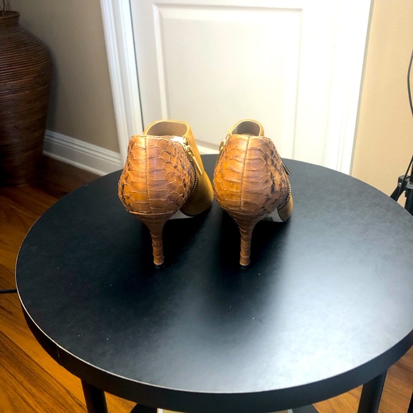 Michael Kors, Clara MID BOOTIE, DK CARAMEL, SUEDE, SZ 10 M - Picture 3 of 3